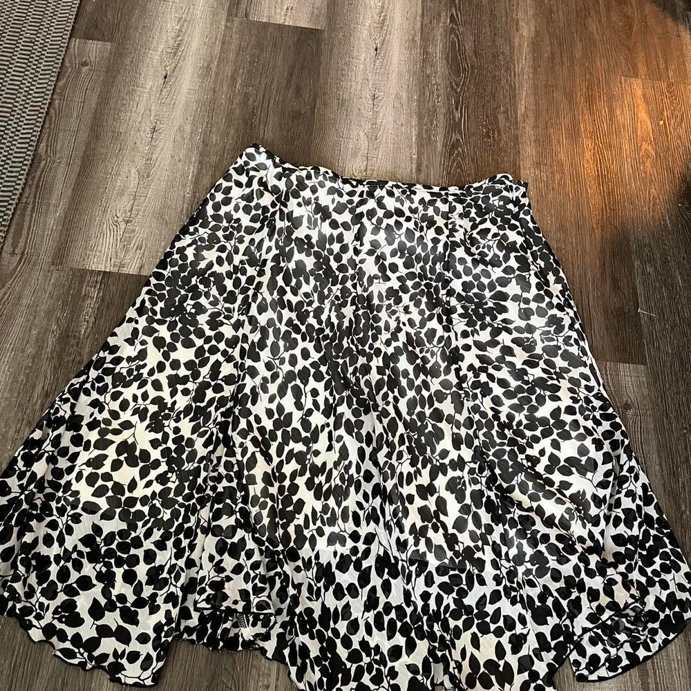 Black and White Floral Leaf Print Skirt